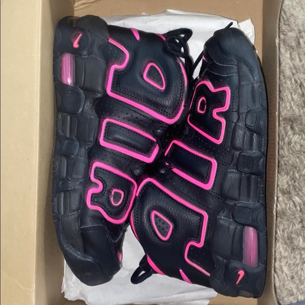 PINK AND BLACK NIKE UPTEMPO